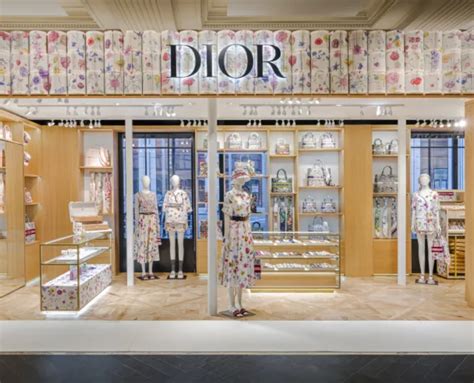 Dior opens first summer pop